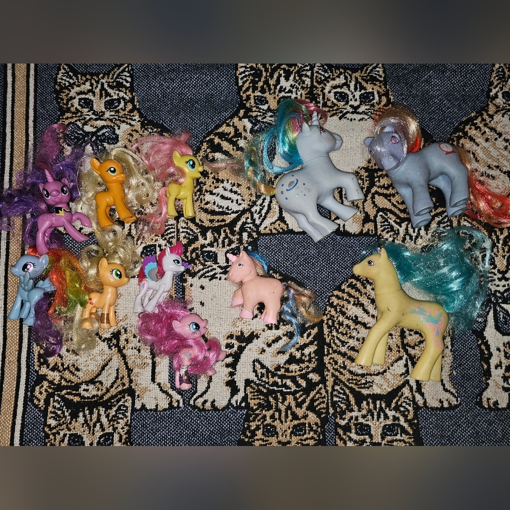 My Little Pony Lot Of 11 vintage & Modern ponies 🦄 age 3+